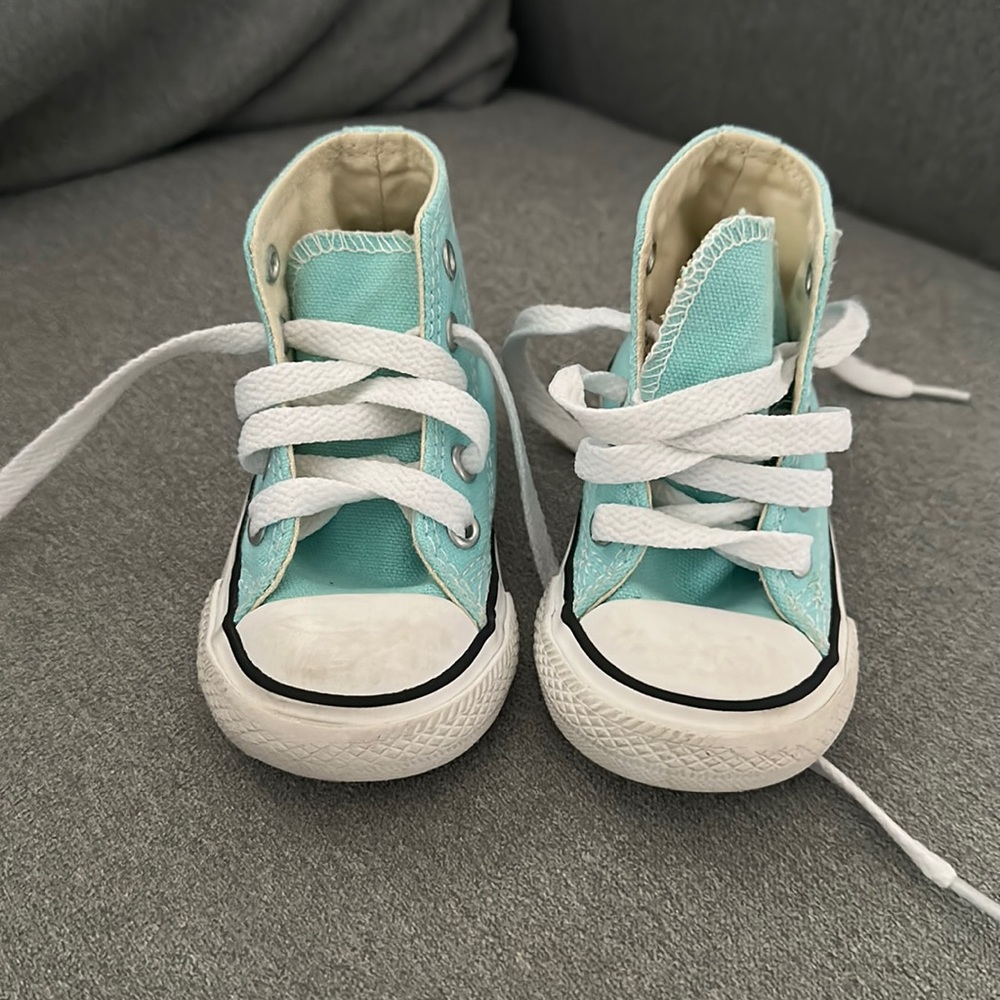 Kids Converse high tops size 4c